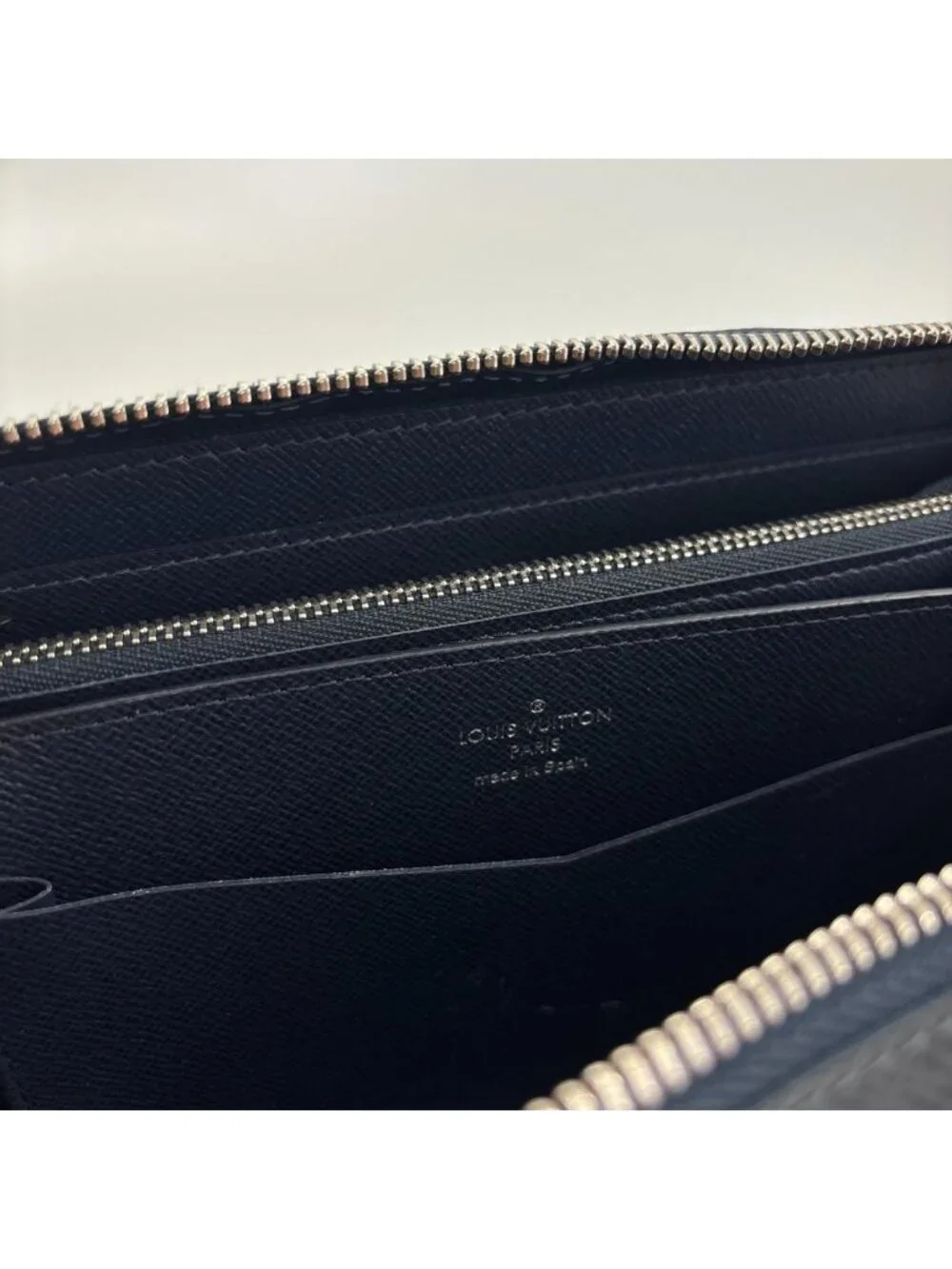 Louis Vuitton Taiga Zippy XL Wallet